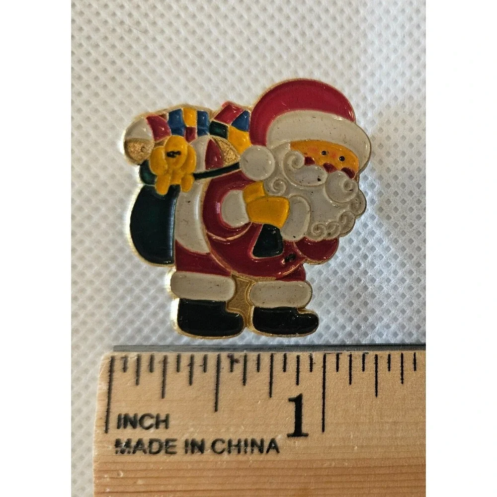 Vintage‎ Christmas Santa Gold Tone Red White Enamel Brooch Pin Super Cute!